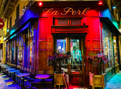 Photo de la devanture de la Perla Bar, meilleur bar tequila Paris depuis 1988